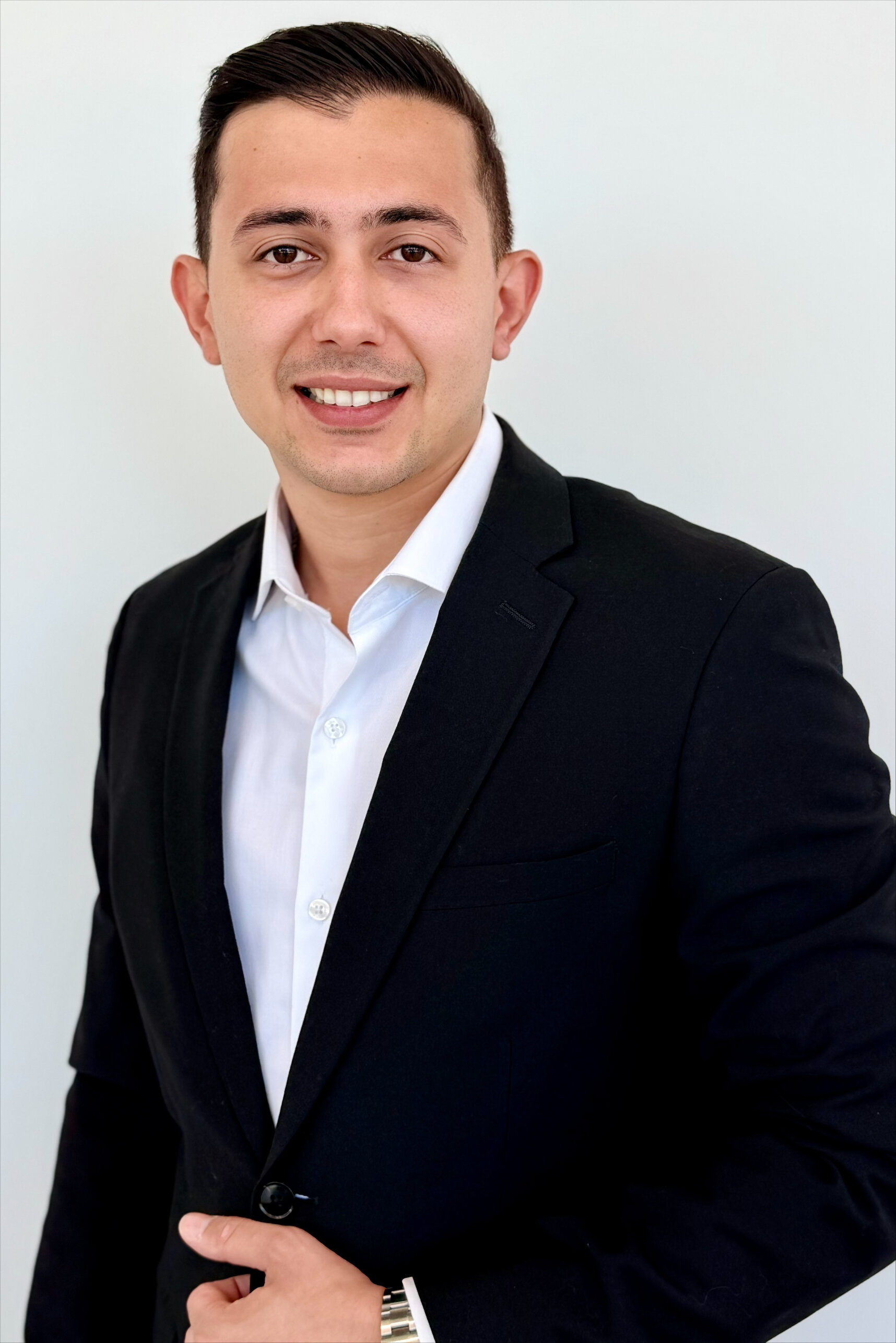 Arshan  Aghili